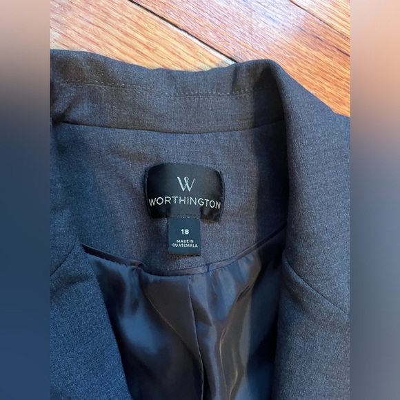 Woman’s worthington blazer - Picture 2 of 3